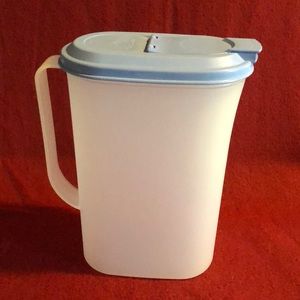 Tupperware Slim Line 2 quart pitcher